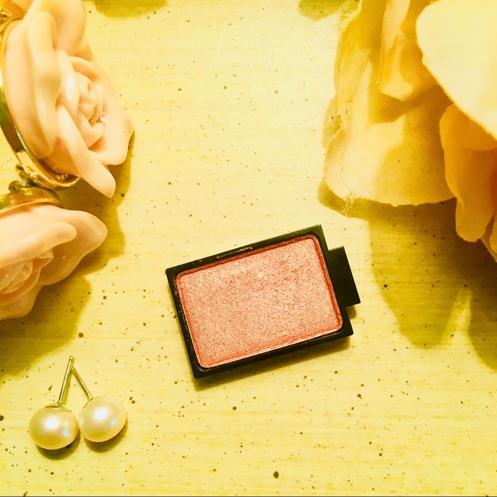 Buxom Shadow Bar!